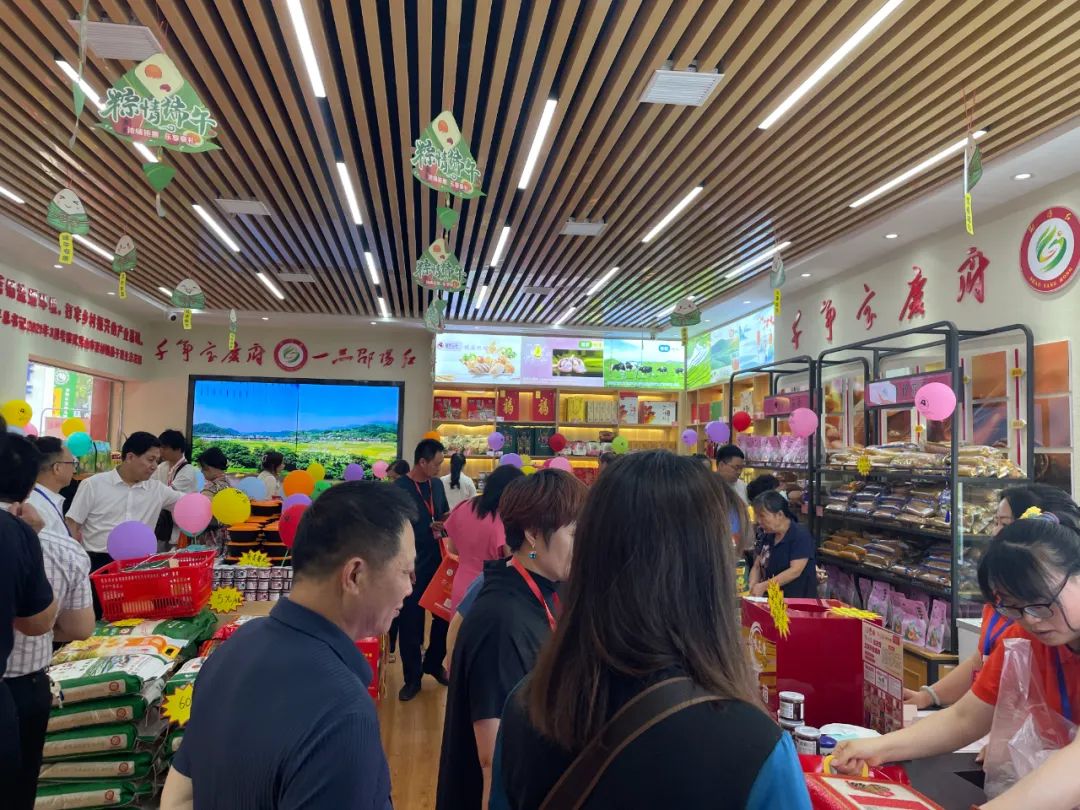 大喜日子！6月6日邵陽(yáng)紅出貨倉(cāng)百春園店盛大開業(yè) 我市邵陽(yáng)紅品牌發(fā)展的腳步又前進(jìn)了一大步