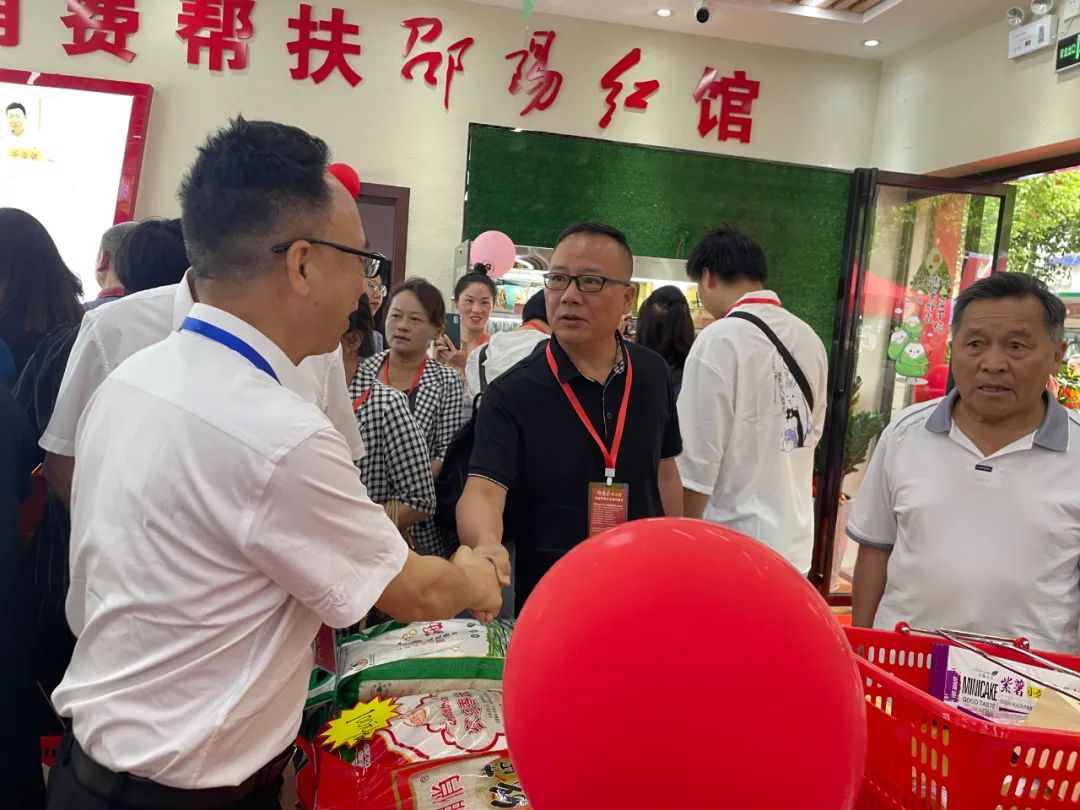 大喜日子！6月6日邵陽(yáng)紅出貨倉(cāng)百春園店盛大開業(yè) 我市邵陽(yáng)紅品牌發(fā)展的腳步又前進(jìn)了一大步