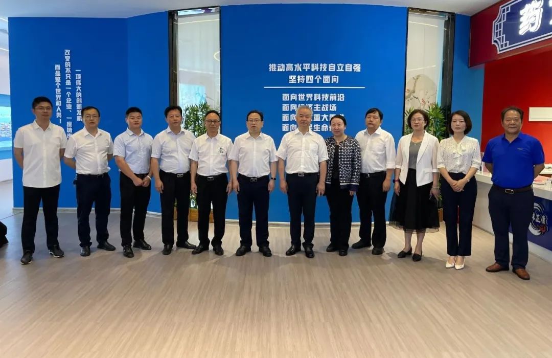 湖南省中醫(yī)藥研究院葛金文院長和邵陽市各級領(lǐng)導專家蒞臨天香生物產(chǎn)業(yè)園考察指導