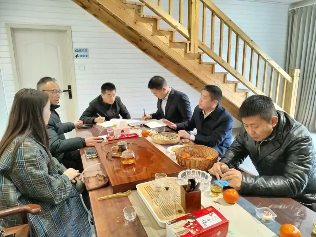 邵陽(yáng)市經(jīng)濟(jì)開發(fā)區(qū)黨工委書記、管委會(huì)主任劉文龍一行到天香生物走訪調(diào)研